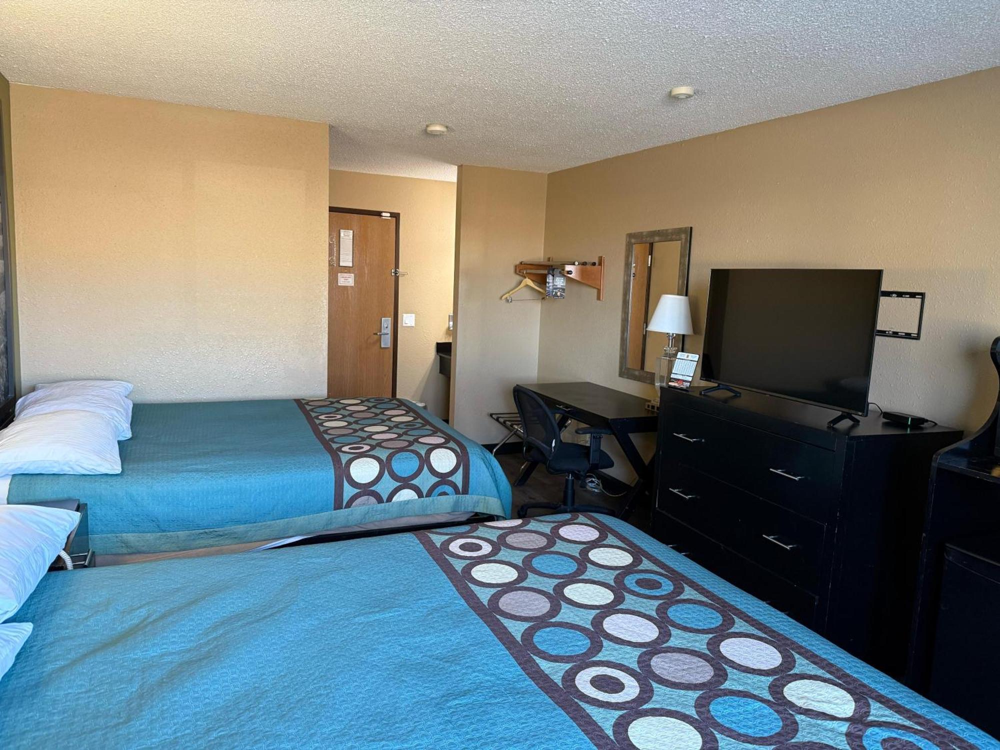 Super 8 By Wyndham Mendota I-39 Hotel Exterior photo