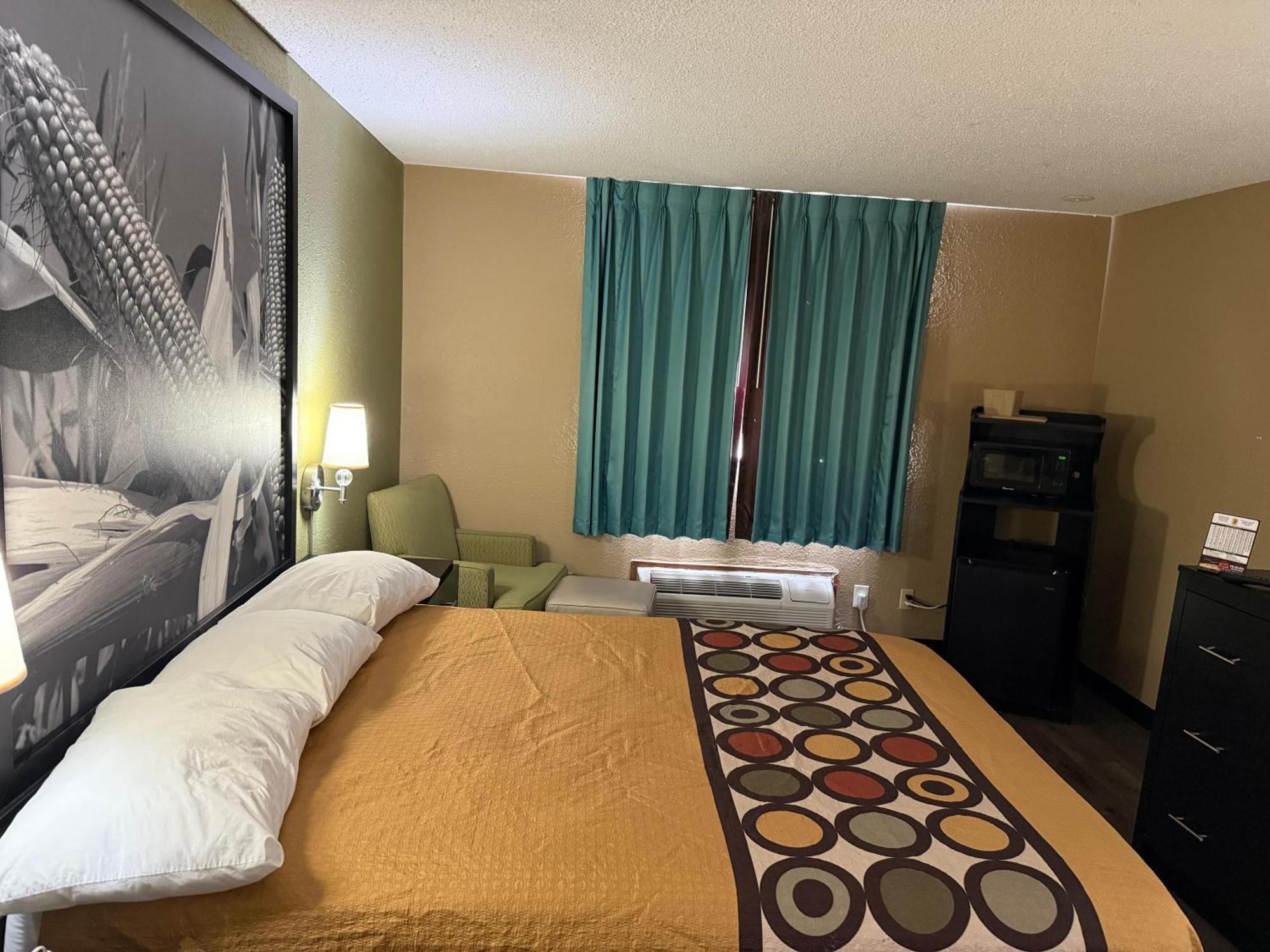 Super 8 By Wyndham Mendota I-39 Hotel Exterior photo
